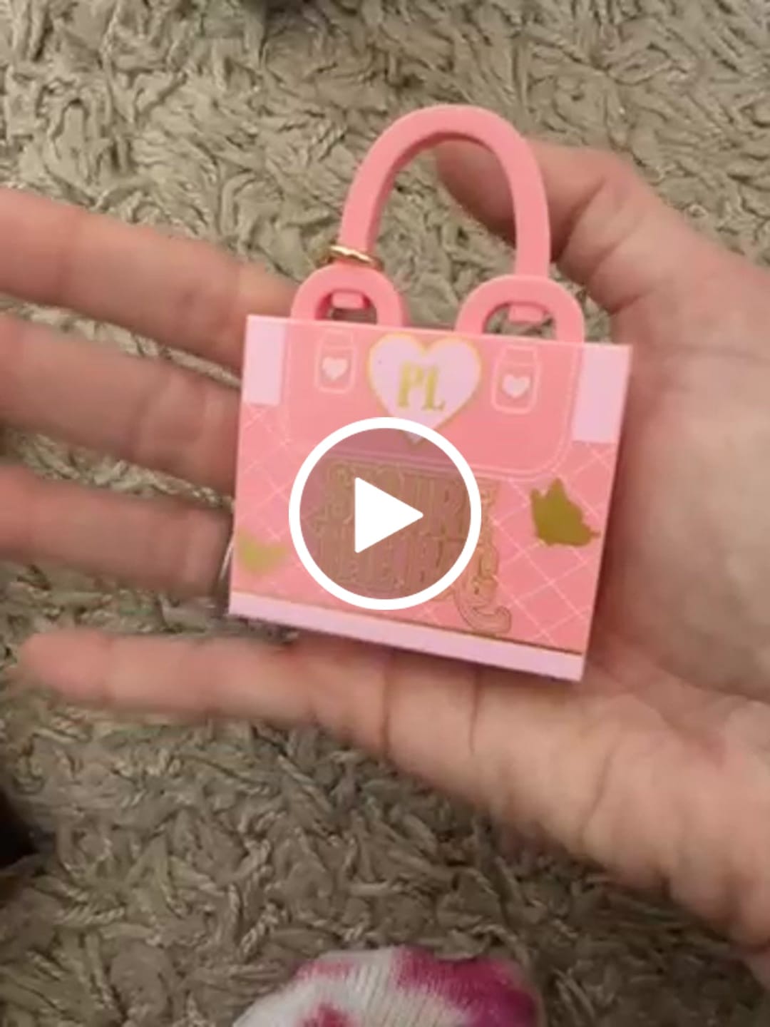 วิดีโอรีวิวจากลูกค้าของ P. Louise You're So Charming Keyring Charms