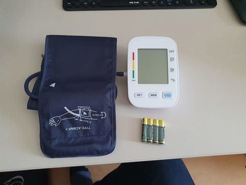 Customer photo review of Volautomatische bovenarm-bloeddrukmeter met digitaal display / Met comfortabele manchet en geheugenfunctie / Bloeddruk- en hartslagmeting