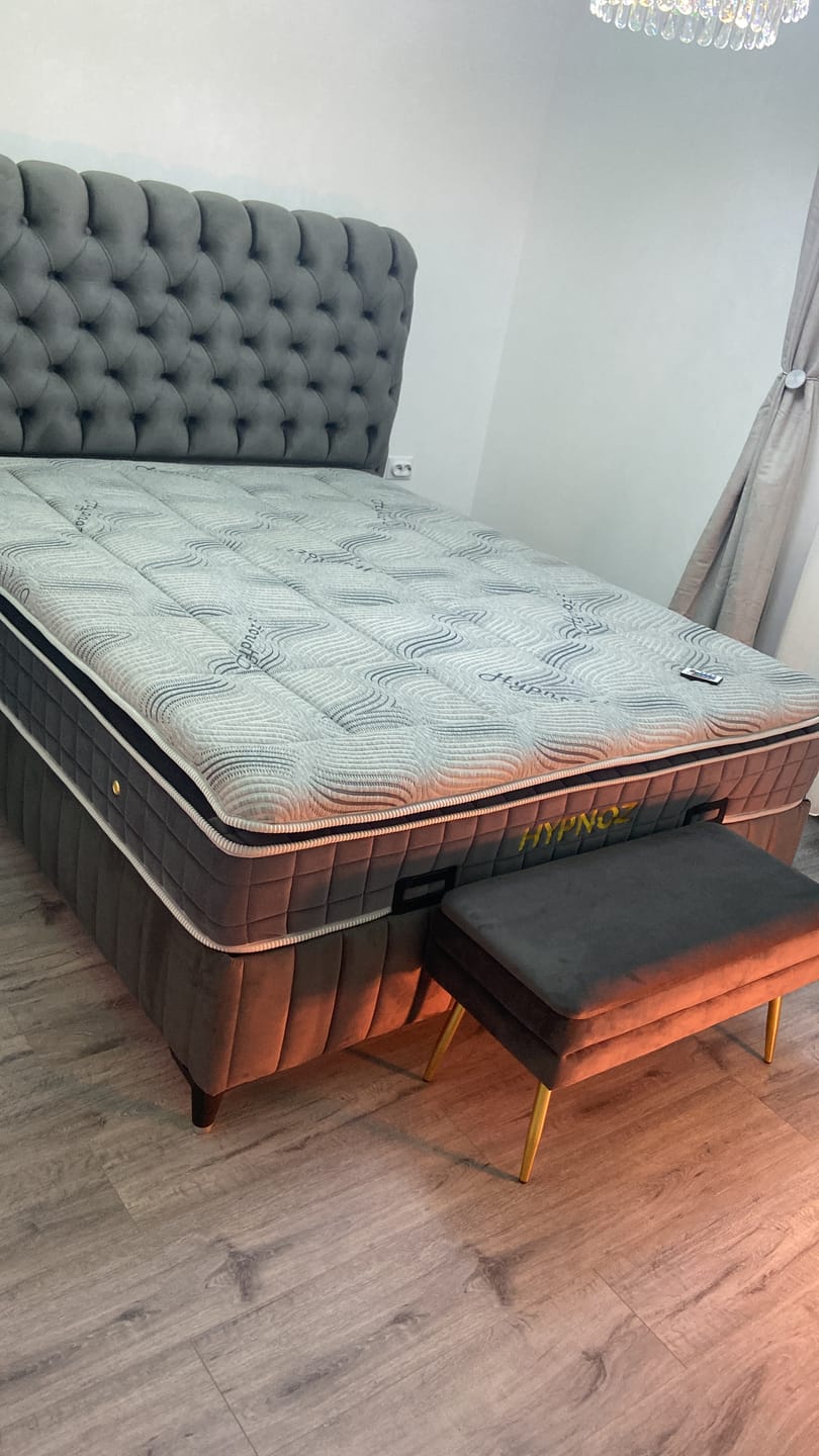 Customer photo review of Bancheta VELVA, gri inchis/auriu, stofa catifelata/metal, 78x35x40 cm