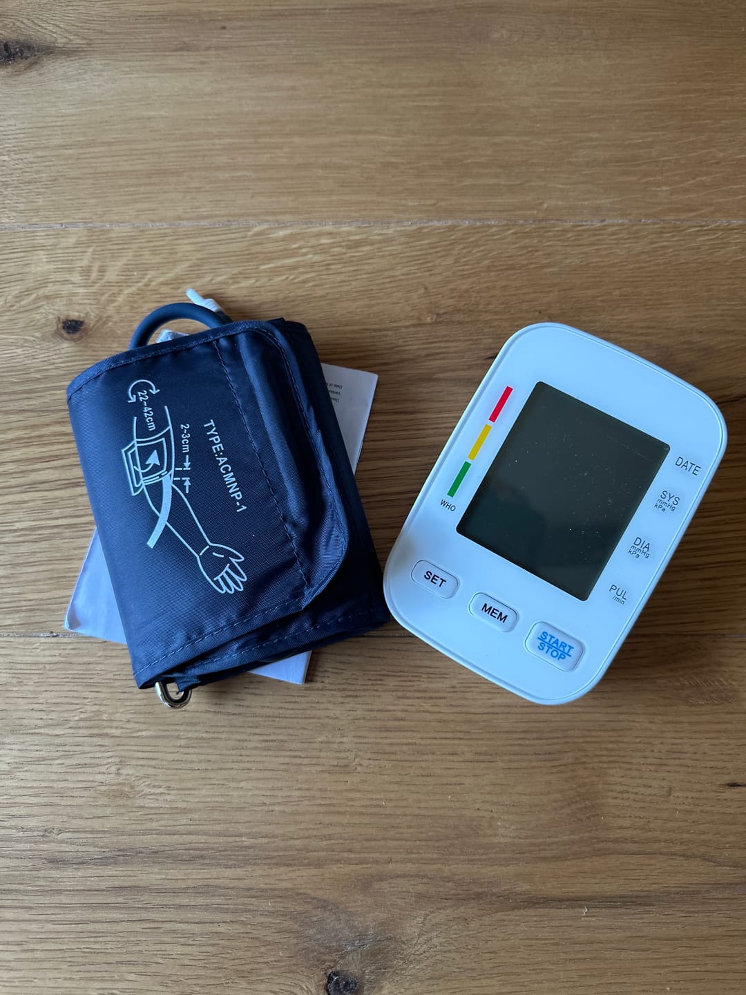 Customer photo review of Vollautomatisches Oberarm-Blutdruckmessgerät mit digitalem Display / Mit komfortabler Manschette und Speicherfunktion / Blutdruck- und Pulsmessung