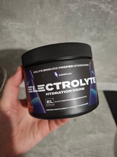 Zákaznická recenze s fotkou produktu Electrolyte Hydration Drink