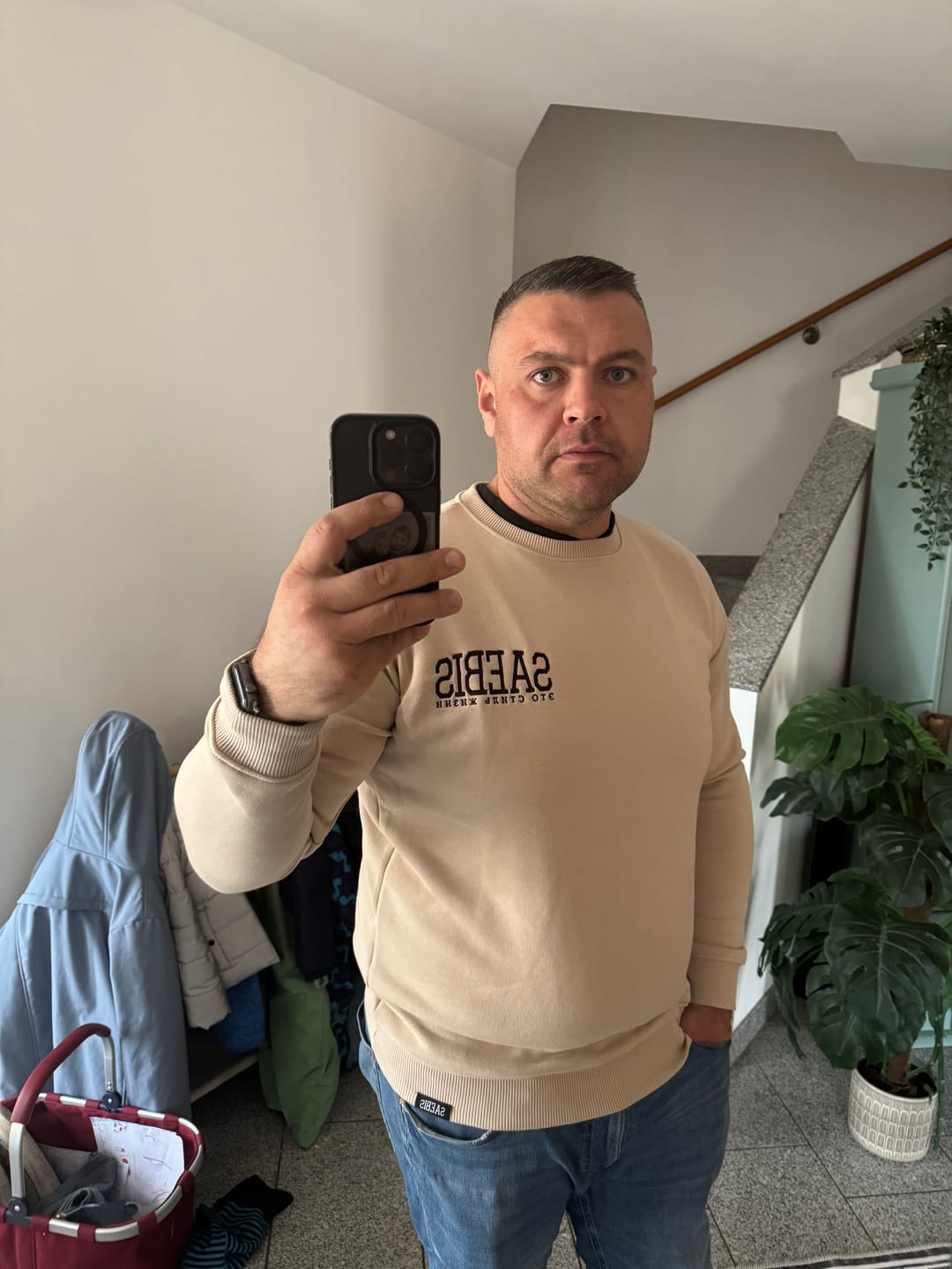 Customer photo review of Lifestyle Herren Sweater beige mit Stickerei by SAEBIS®