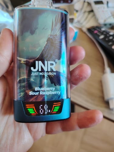 Customer photo review of JNR - Falcon Pro - 28000 Bouffées - 2% de nicotine - Puff Jetable / Vape Disposable