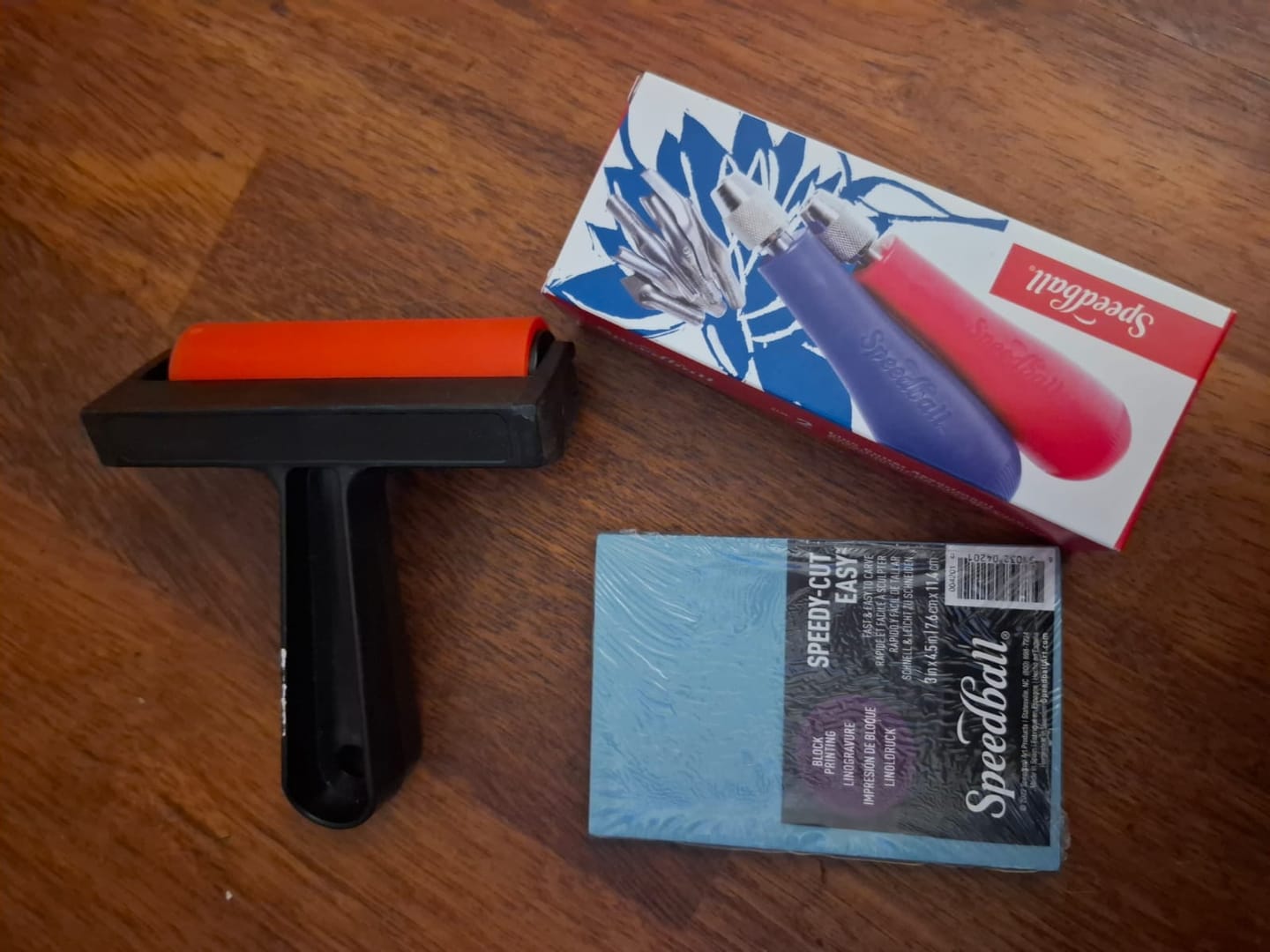 Customer photo review of Speedball - Kit Gubias 2 2 Mangos y 6 Cortadores de Linóleo