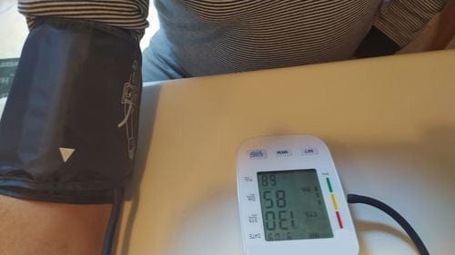Customer photo review of Volautomatische bovenarm-bloeddrukmeter met digitaal display / Met comfortabele manchet en geheugenfunctie / Bloeddruk- en hartslagmeting