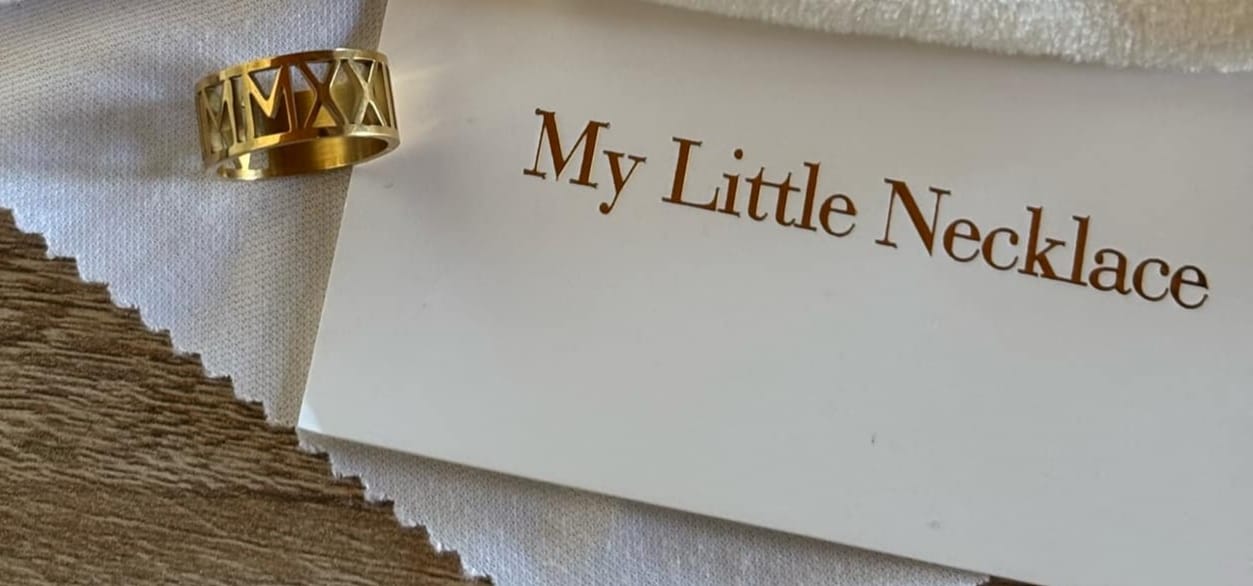 Customer photo review of Bague Personnalisée avec Chiffres Romains