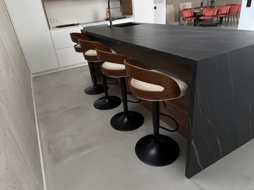 Customer photo review of VICTORIA - Lot de 2 tabourets de bar en bois et bouclettes blanches