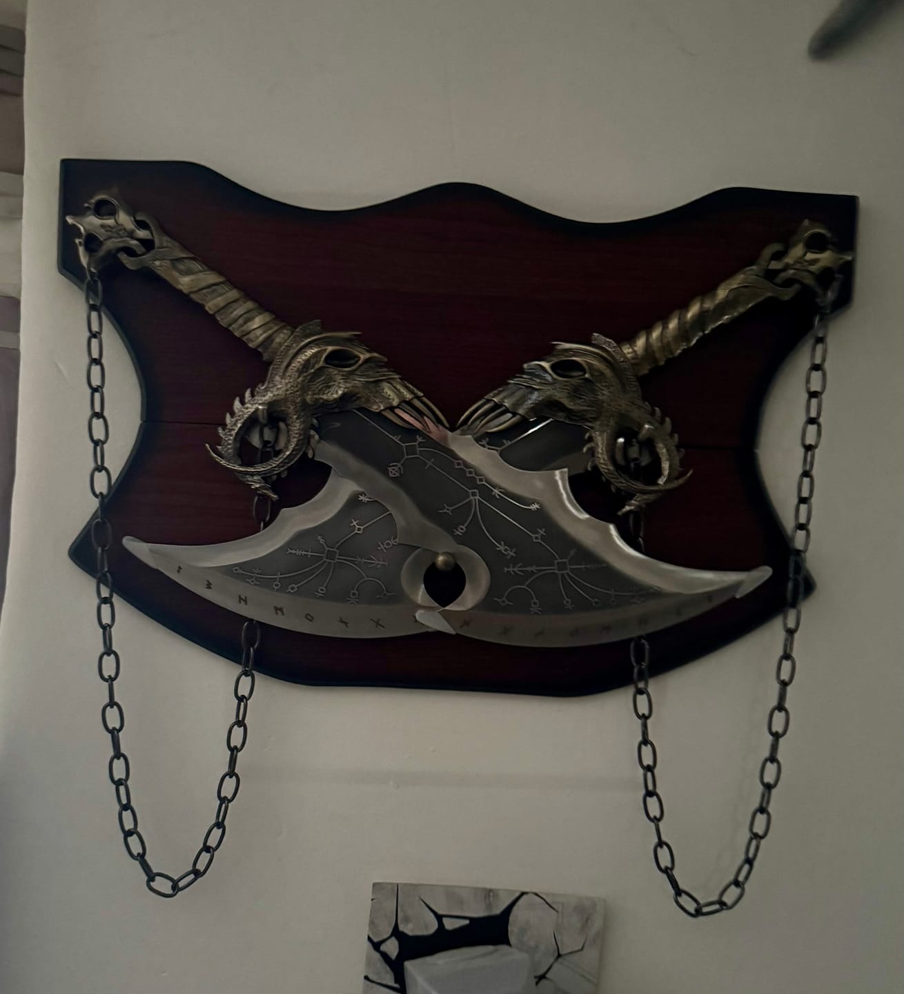 Customer photo review of God Of War - Deluxe Ragnarok Chaos Blades