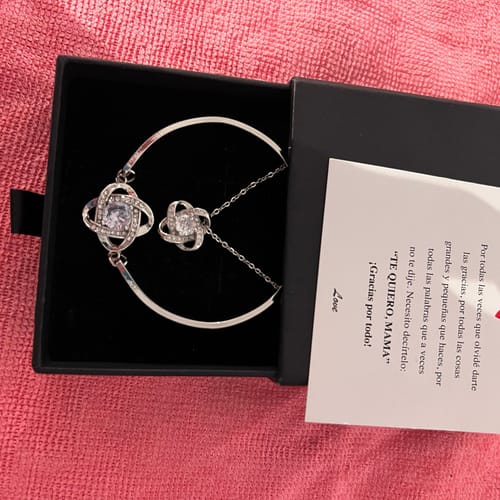 Customer photo review of Pack Joyas con Amor: Caja + Collar y Pulsera de Trébol + Dedicatoria y Anillo Gratis