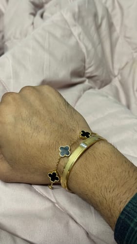 Customer photo review of BLACK CLOVER BRACELET - 18K GOLD-PLATED