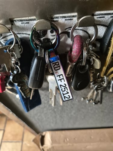 Customer photo review of Kennzeichen Schlüsselanhänger Mini Nummernschild Metall
