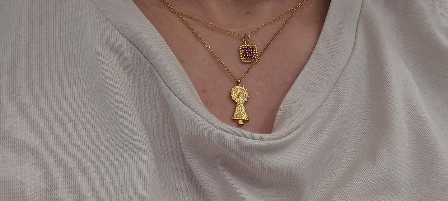 Customer photo review of Collar Virgen del Pilar