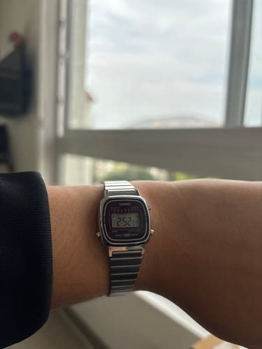 Customer photo review of Reloj Casio Vintage LA670WA-4DF Plateado Granate