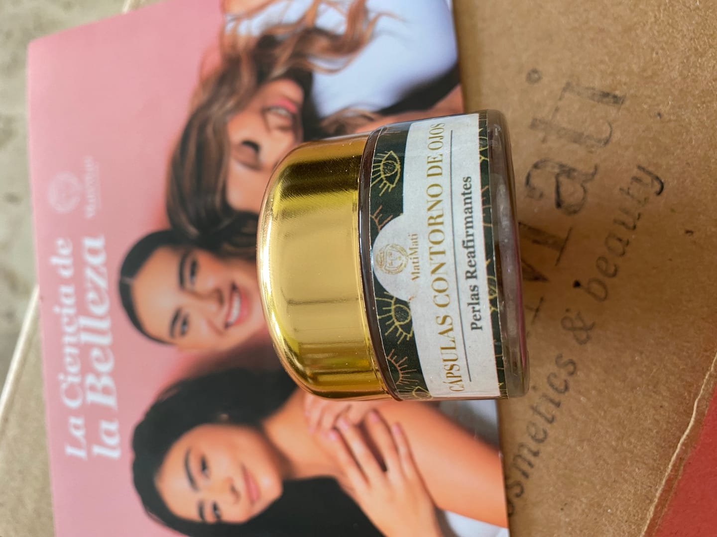 Customer photo review of Cápsulas Contorno de Ojos