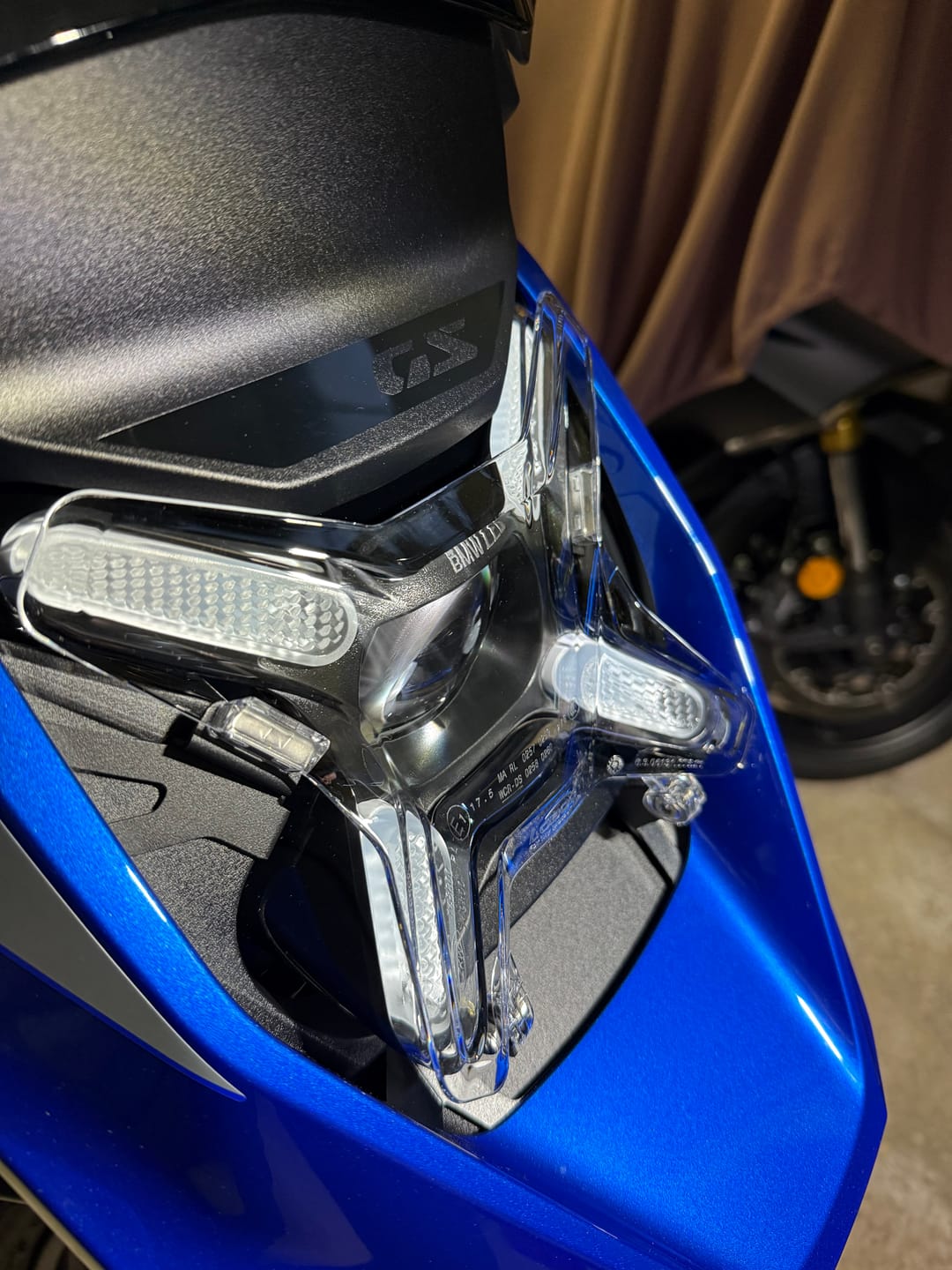 Customer photo review of LOBOO Magnetic Headlight Guard for BMW R1300GS (2024+) | Shatterproof PC Lens Protector with Quick-Release