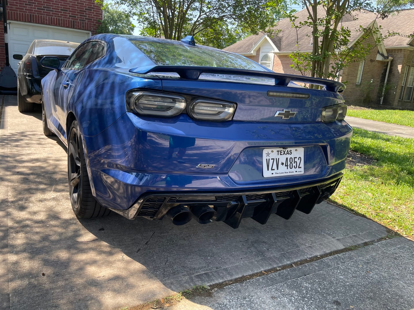 Customer photo review of 2016-2025 Chevy Camaro Evo Style Shark Fins Rear Diffuser Quad/Single Tips SS/RS/LT & ZL1 w/ Smoke Reflectors