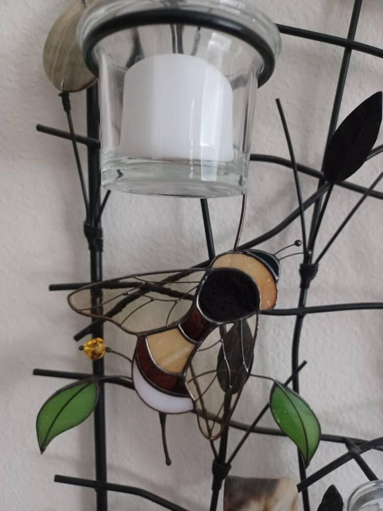 Customer photo review of Bumble Bee with Green Leaves