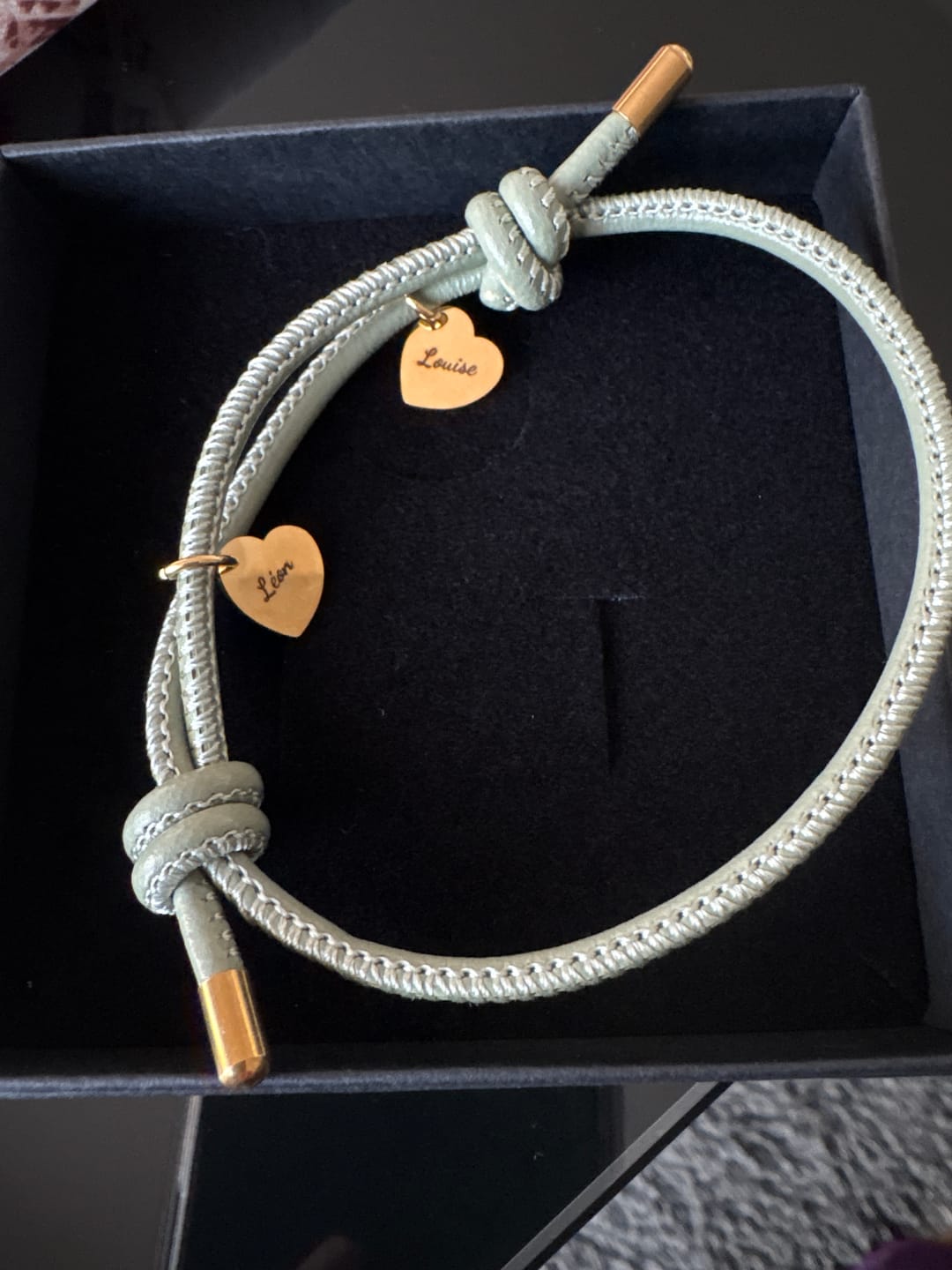 Customer photo review of Amis - Bracelet en cuir personnalisé