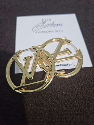 Customer photo review of Lou lovely hoop Earring