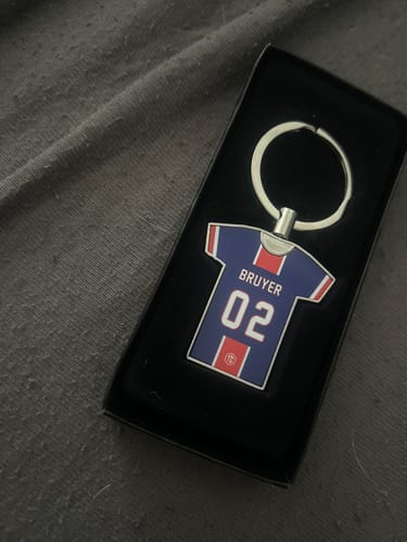Customer photo review of Porte-clés métal maillot foot PARIS SG n°2 personnalisable - TEAMCOQUES