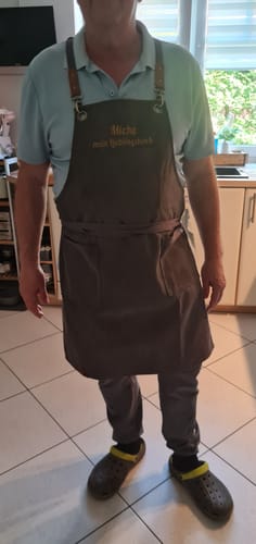 Customer photo review of Wolimbo Kurze Schürze mit Namen bestickt 68x77cm UNISEX