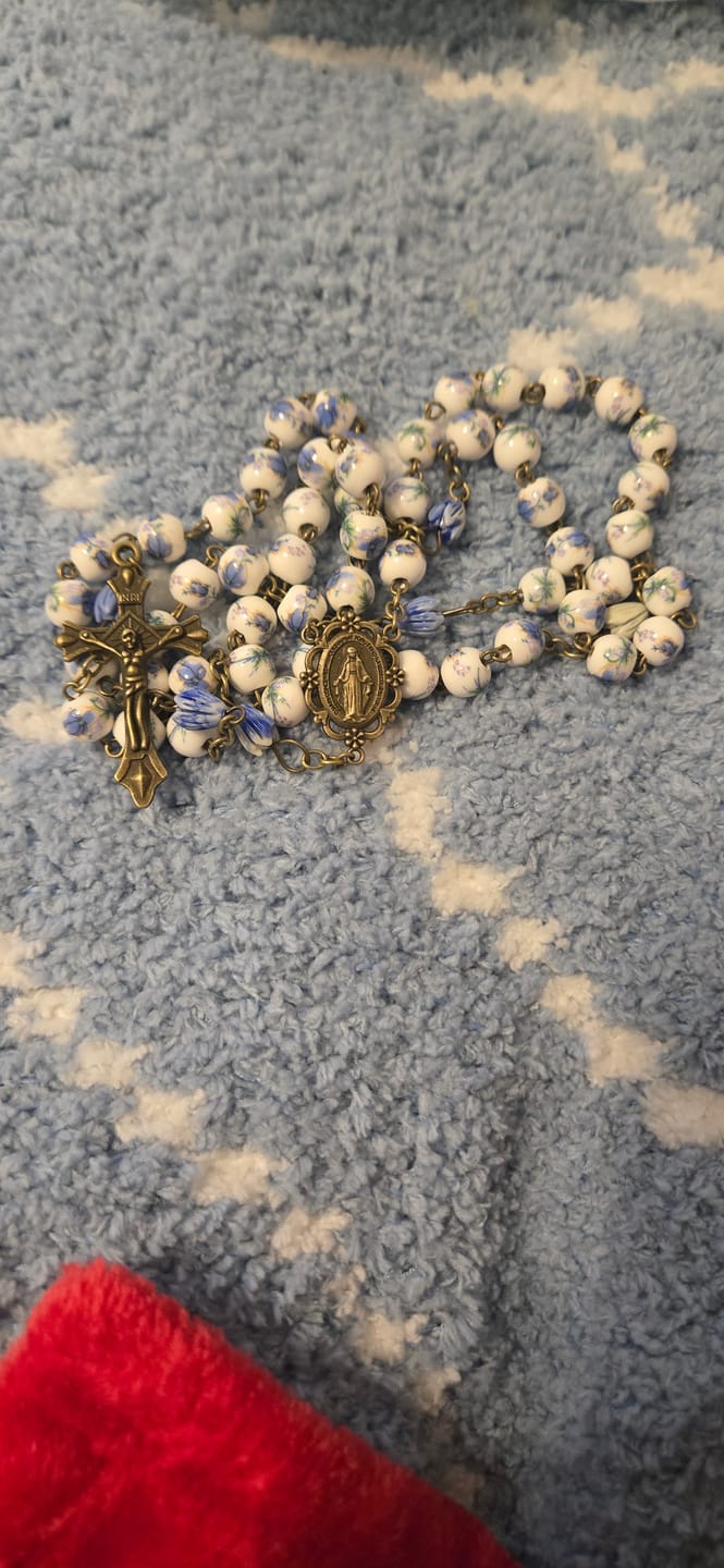 Customer photo review of FREE Today: Immaculate Heart of Mary & Crucifix of 8 mm Round Blue Floral Acrylic Alloy Chain Rosary
