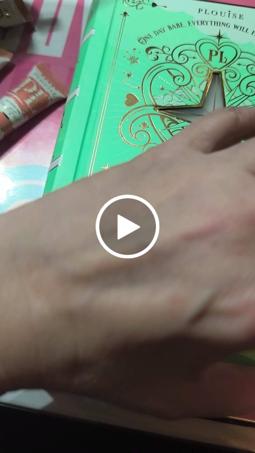 Customer video review of P. Louise Aligning My Future Pastel Eyeshadow Palette