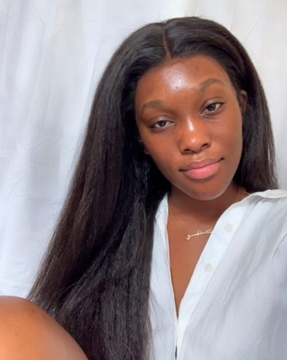 Customer photo review of MORE FACE Pre-bleached Kinky Straight Wear Go Glueless Wig 7x5 Pre-cut HD Lace Pre-plucked