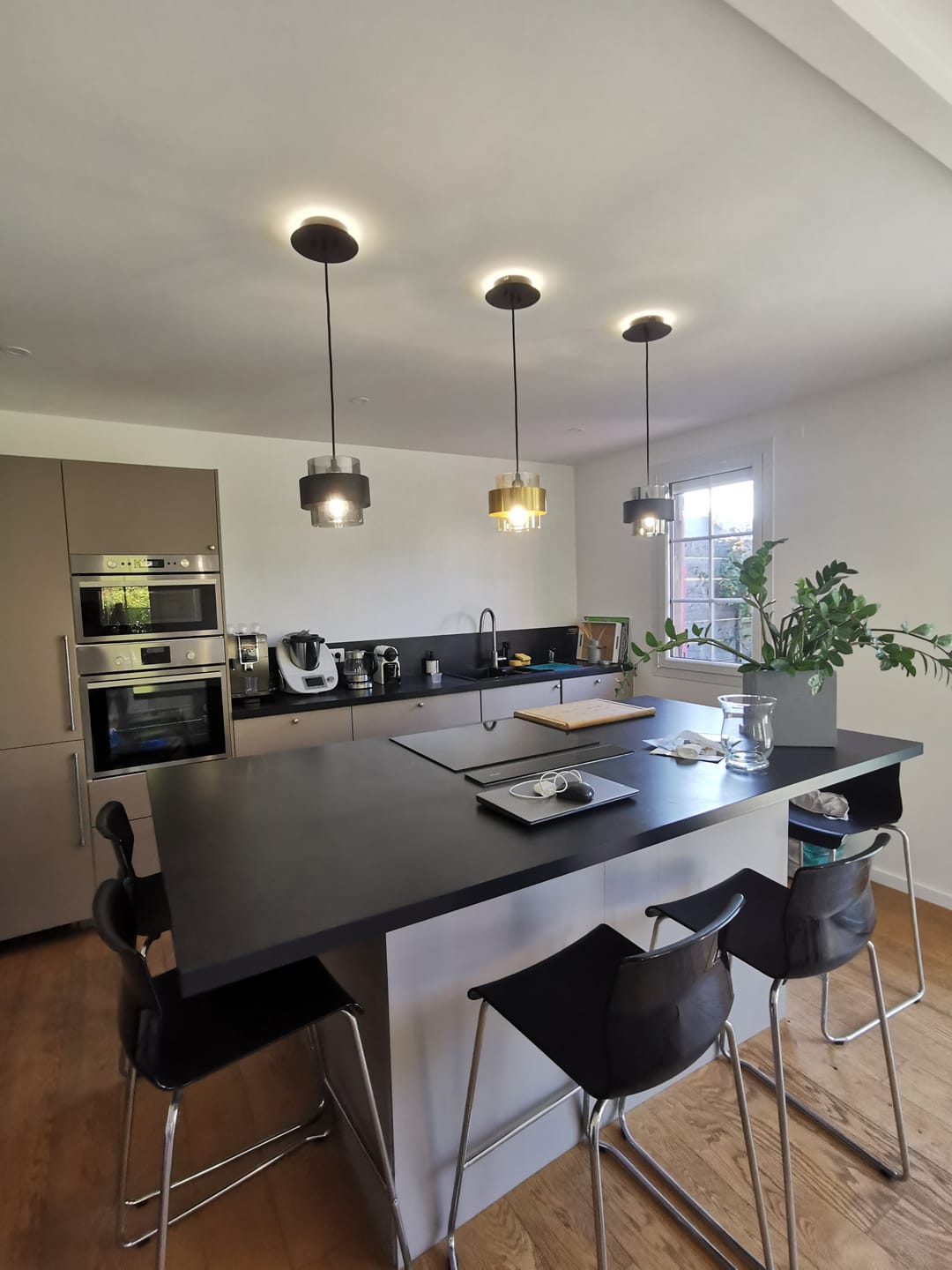 Customer photo review of Socle de plafond rond pour suspensions multiples