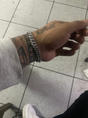 Reseña con foto de un cliente sobre Pulsera Cuban 8mm