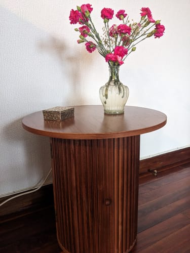Customer photo review of TRINIDAD - Table d'appoint en bois massif finition noyer