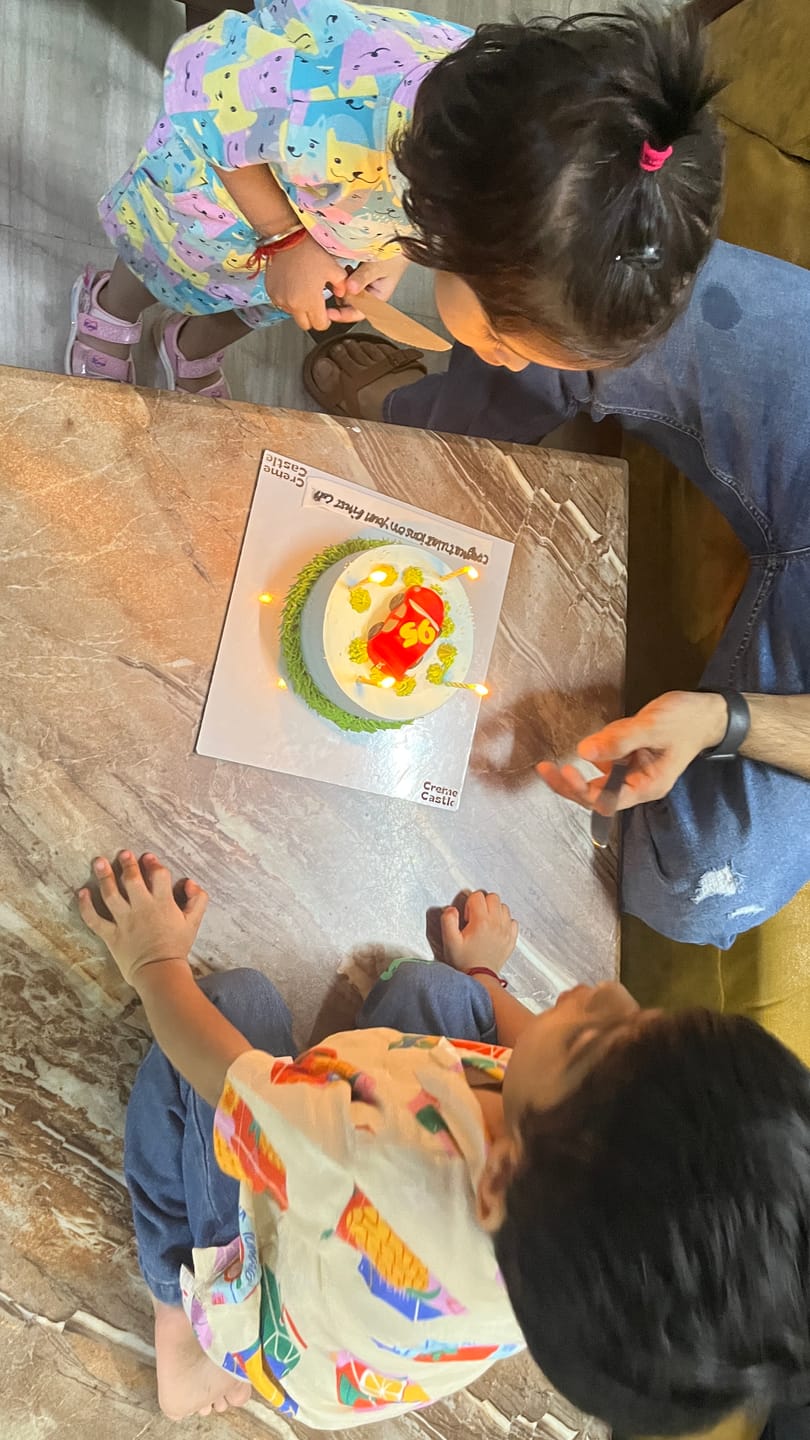 Customer photo review of Car Pineapple Cake