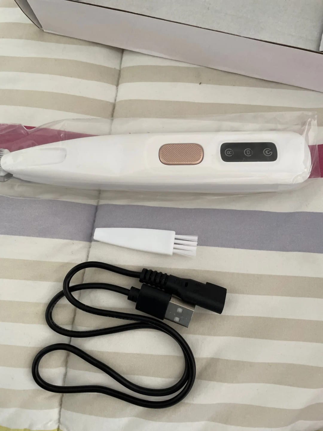 Customer photo review of Dog Paw Trimmer with LED Light