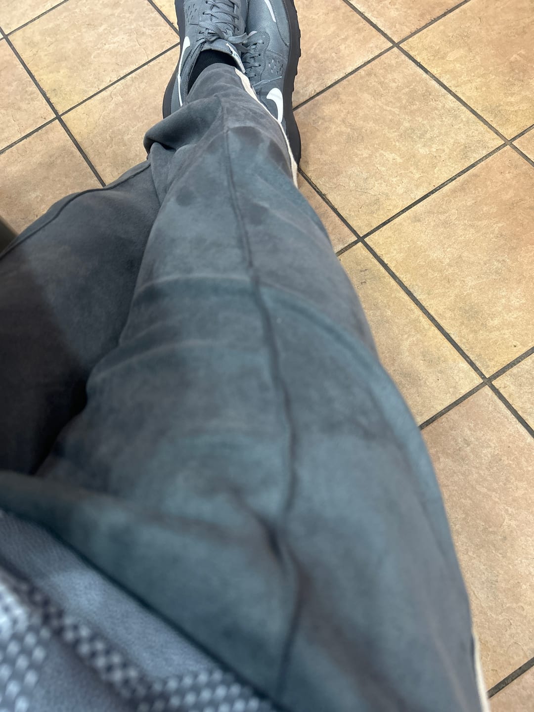 Customer photo review of Sutorai Loose Pants