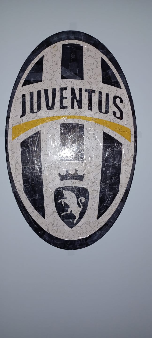 Customer photo review of Juventus FC® Retro Logo - Wooden Puzzle