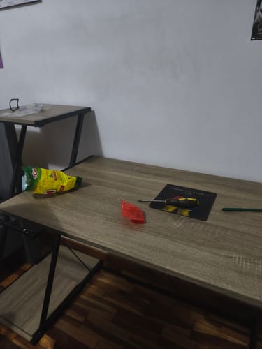 Customer photo review of Mesa Bestier Escritorio para computador con Estantes de Almacenaje Escritorio de Estudio con Estante de Madera de 3 Niveles y Gancho para Auriculares. 51.5 Pulgadas