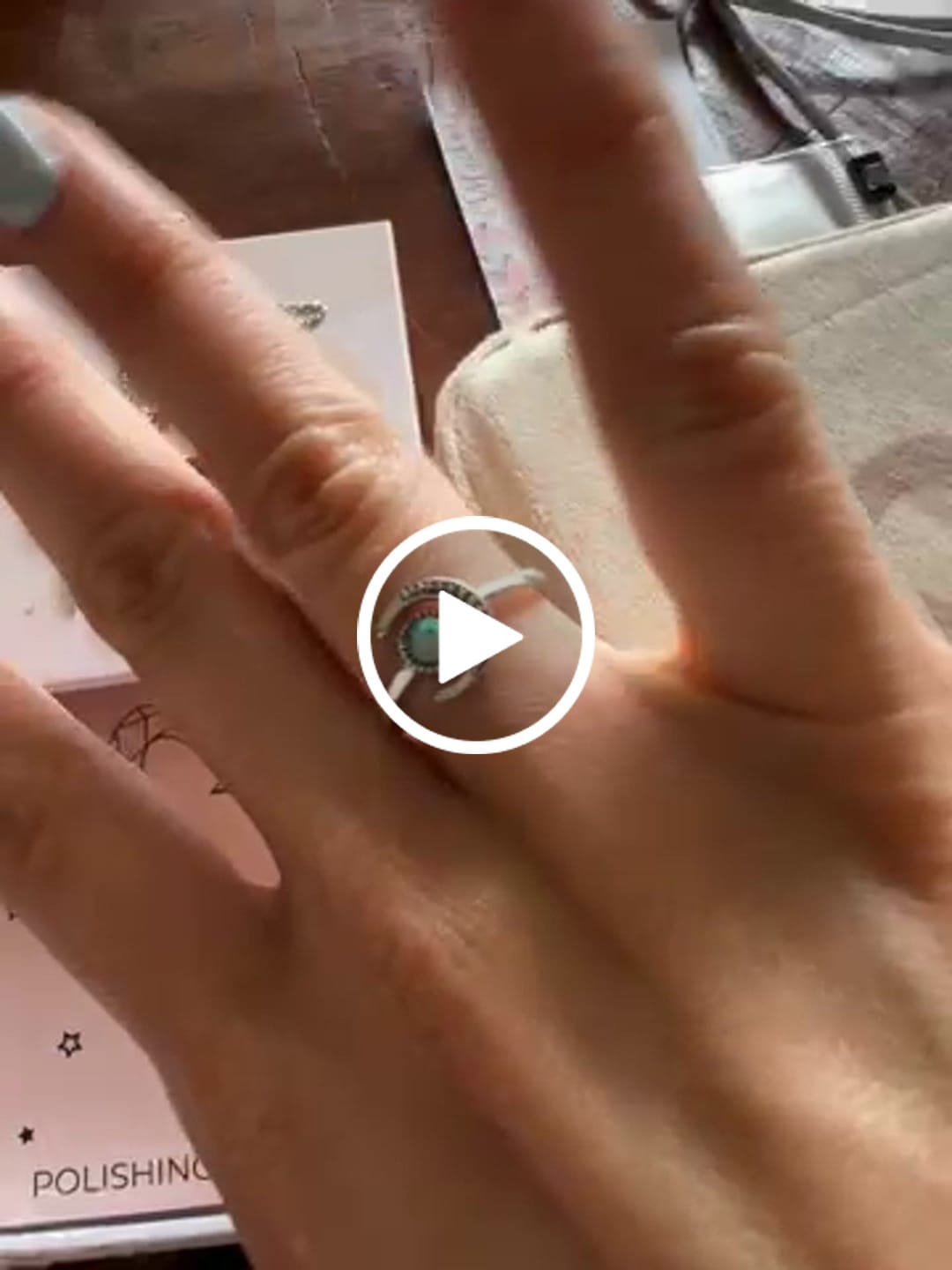 Customer video review of Anillo Lunar