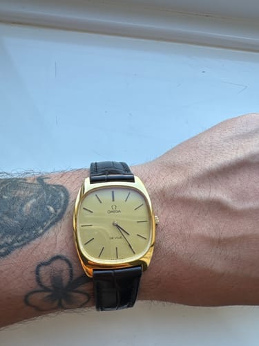 Customer review photo of a black crocodile leather watch strap