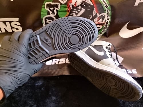 Customer photo review of Tenis Retro 1 Gris Negro