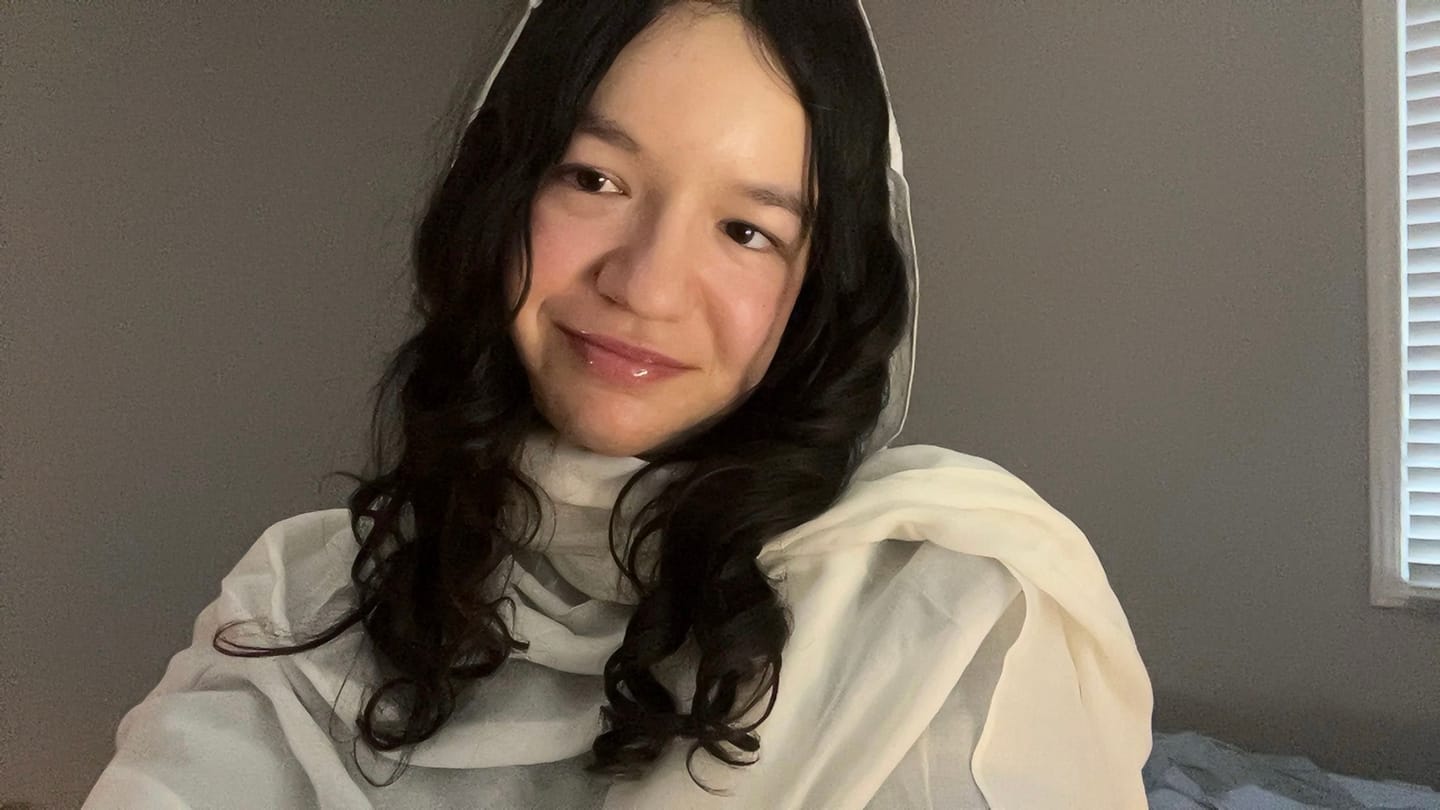 Customer photo review of Luxury Modal Hijab - Vanilla Bean