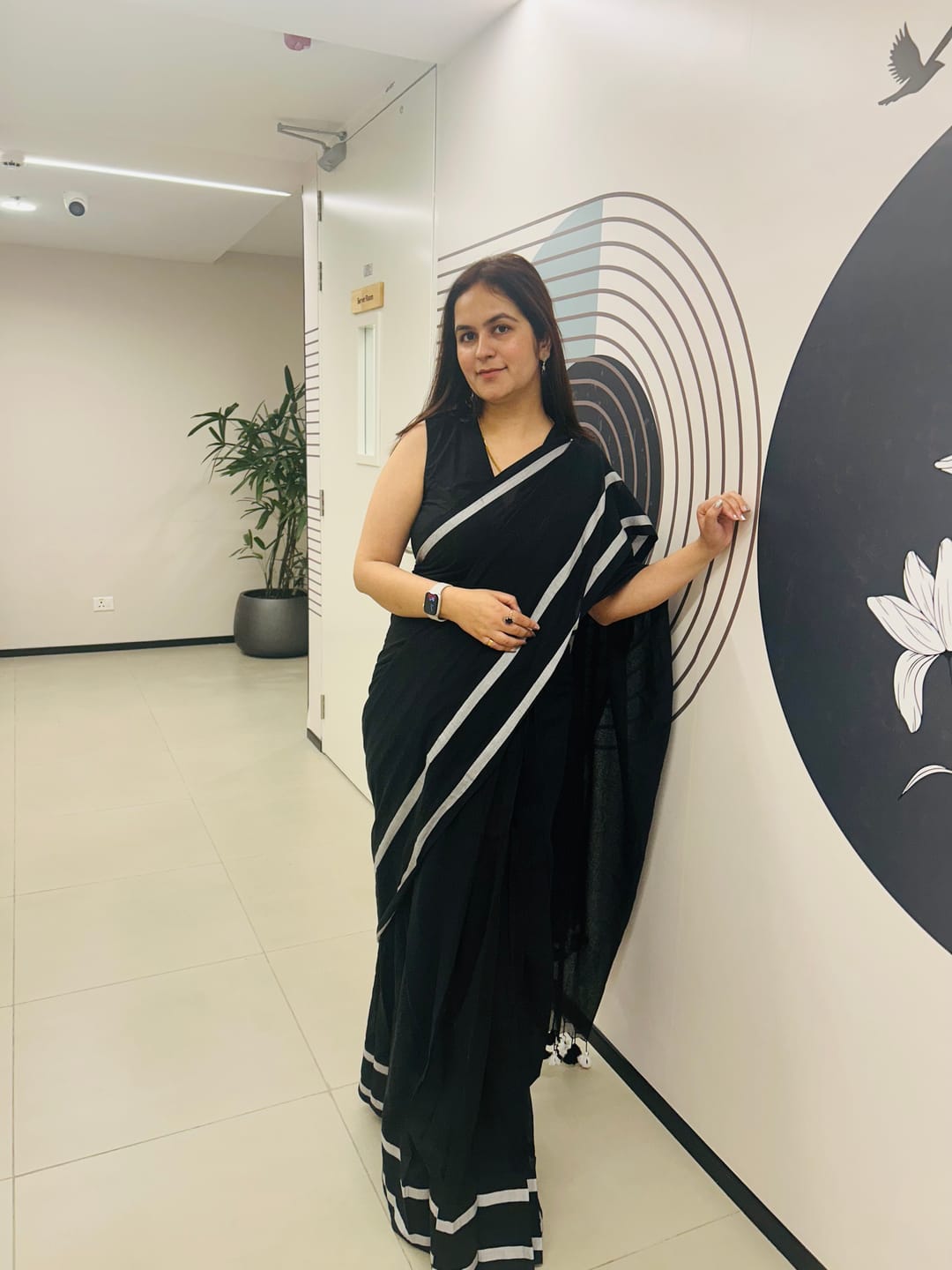 Customer photo review of Black And White Mulmul Cotton Saree