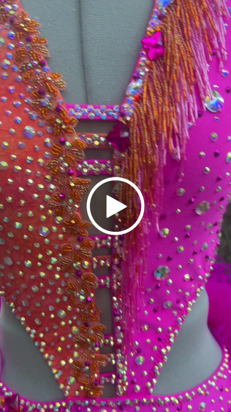 Customer video review of Ostrich Feather Boa - 4Ply