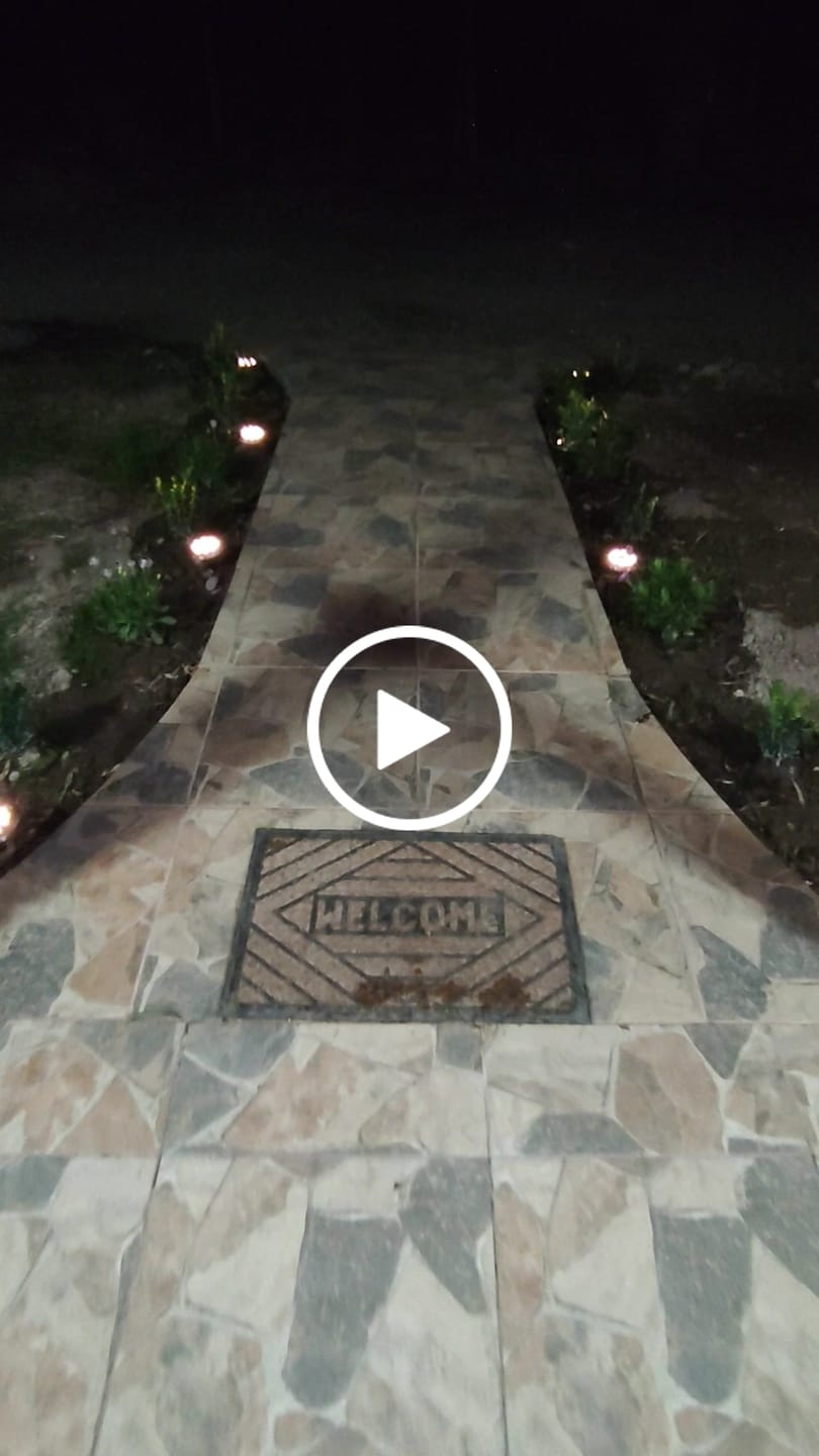 Customer video review of Estacas Acero Inoxidable Solar - 4 Un. Luz Cálida/Fría IP65 12 cm Diámetro