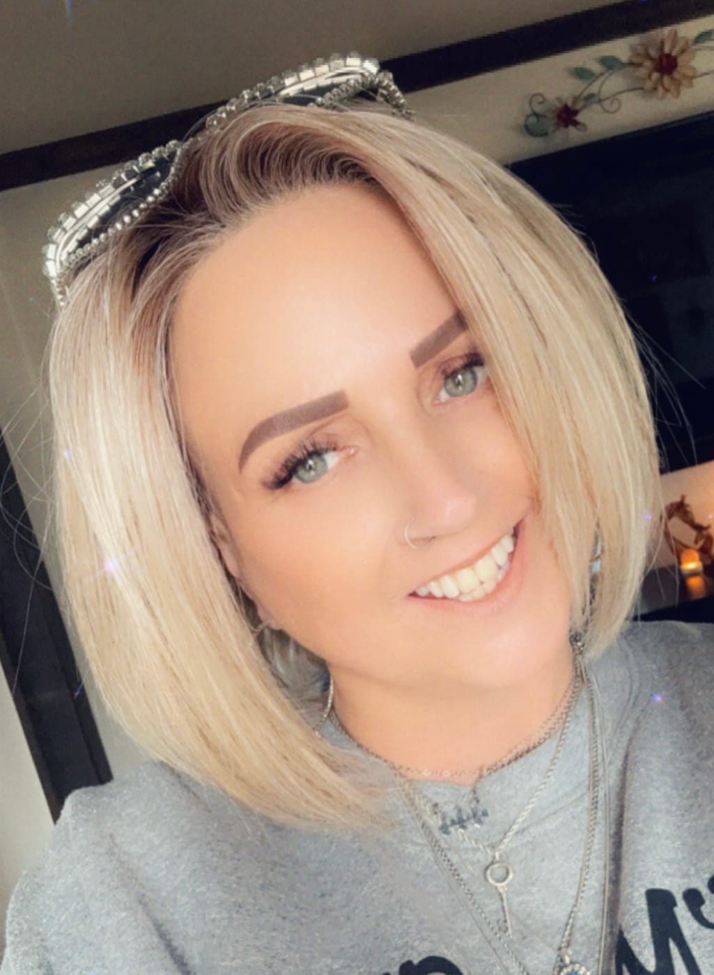 Customer photo review of CLASS ACT - Champagne Blonde