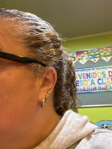 Customer photo review of Aros argolla huggie corazones