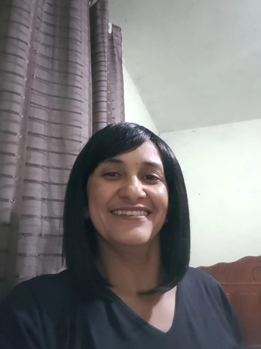 Customer photo review of Peruca Vicky Preta com Franja