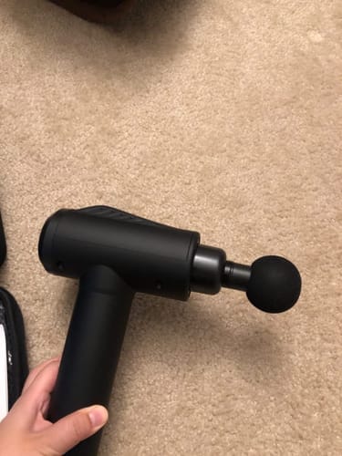 Customer photo review of Massagepistool met 30 snelheden – Diepe spiermassage tot 3.600 impulsen/min – 10 opzetstukken voor nek, rug & lichaam – Met LCD-touchscreen