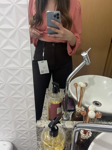 Priscila K. review of Calça Jeans Reta Araçá Marrom Escuro image 1 out of 1