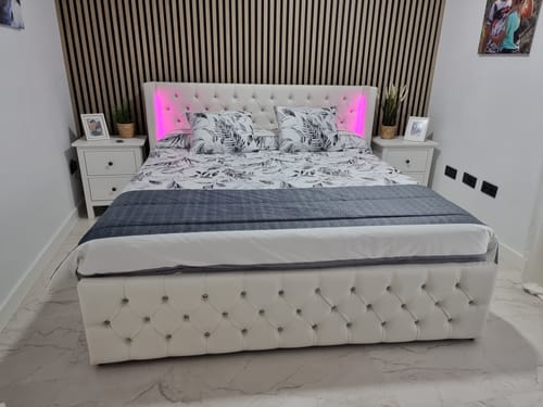 Customer photo review of Lit coffre capitonné avec LED - AMELIE