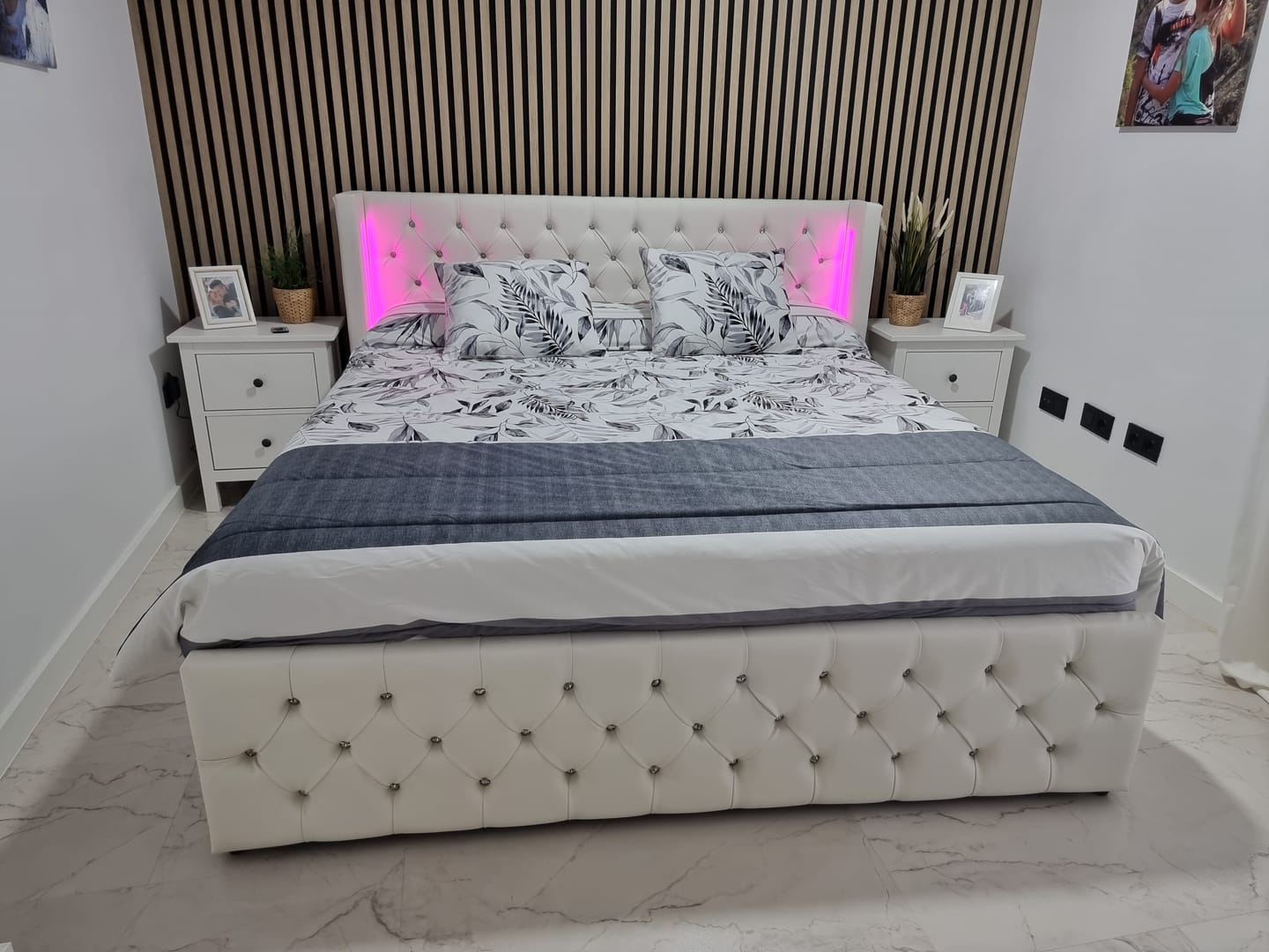 Customer photo review of Lit coffre capitonné avec LED - AMELIE
